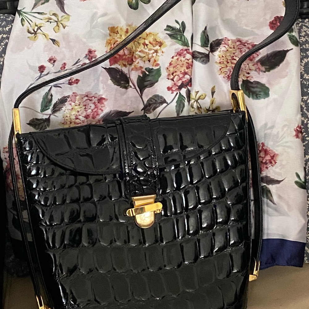 Black Crocodile-Embossed Shoulder Bag Classic Stylish Vintage